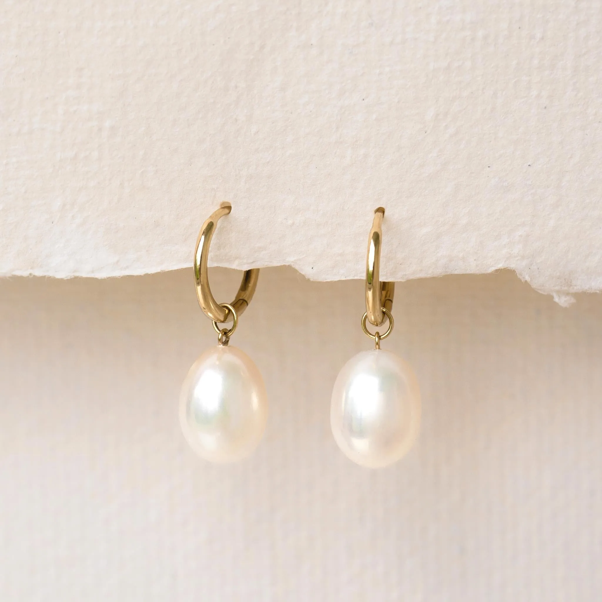 14k Gold Rice Pearl Huggie Earrings - Juliette