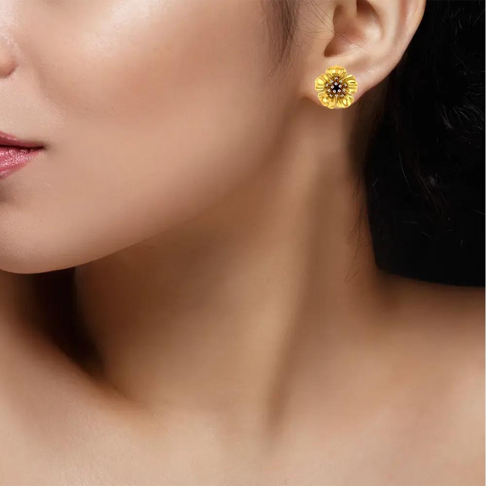 18k Beautiful Floral Studs With Gold Petals