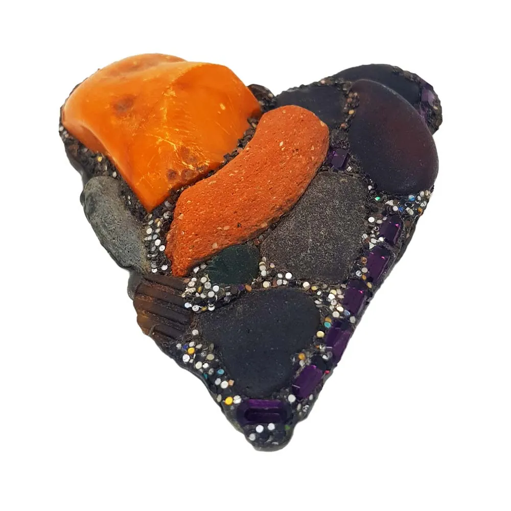 AMBER STONE HEART BROOCH - AMBER SOLITUDE