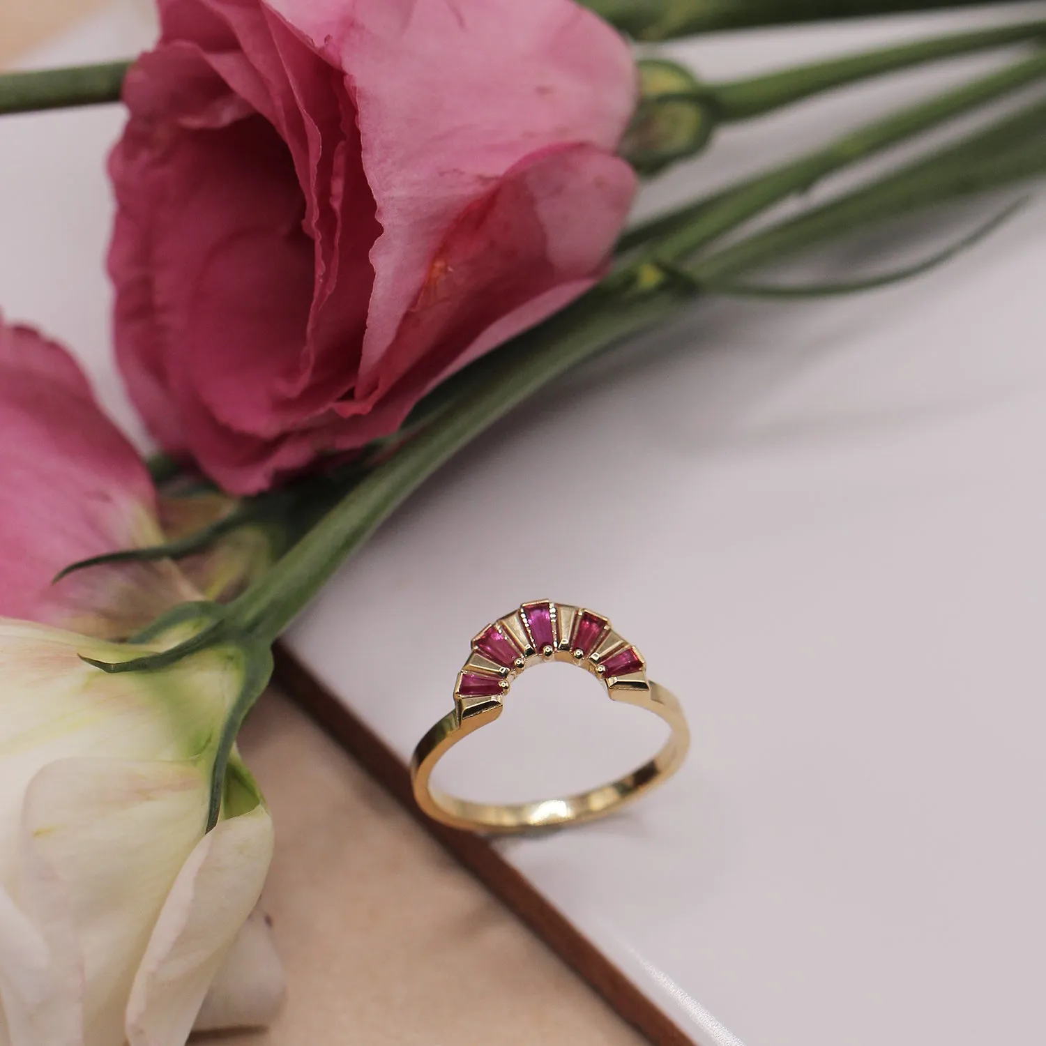 Arch Gold Ring With Ruby