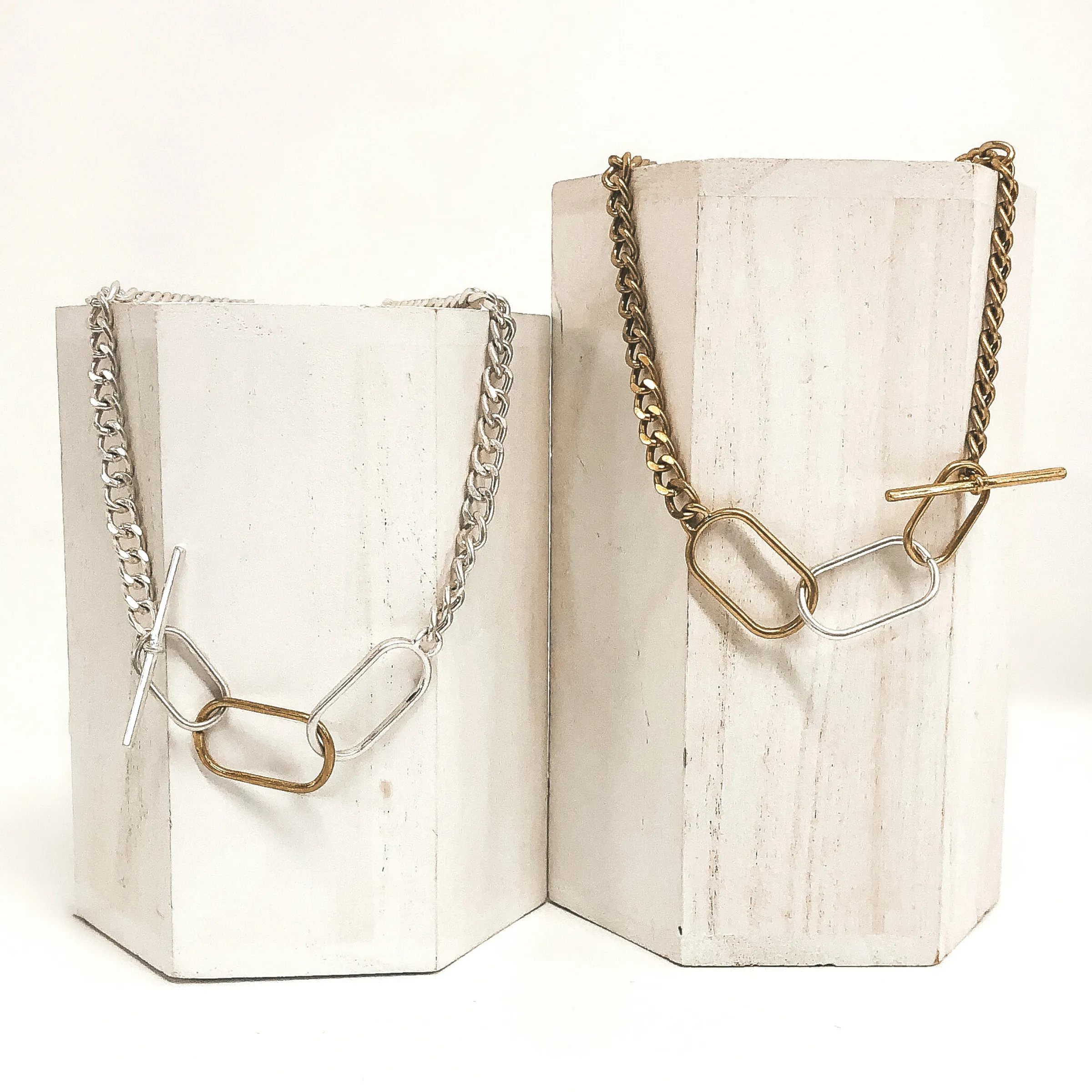 Chain Link Necklace with Toggle Clasp in Gold