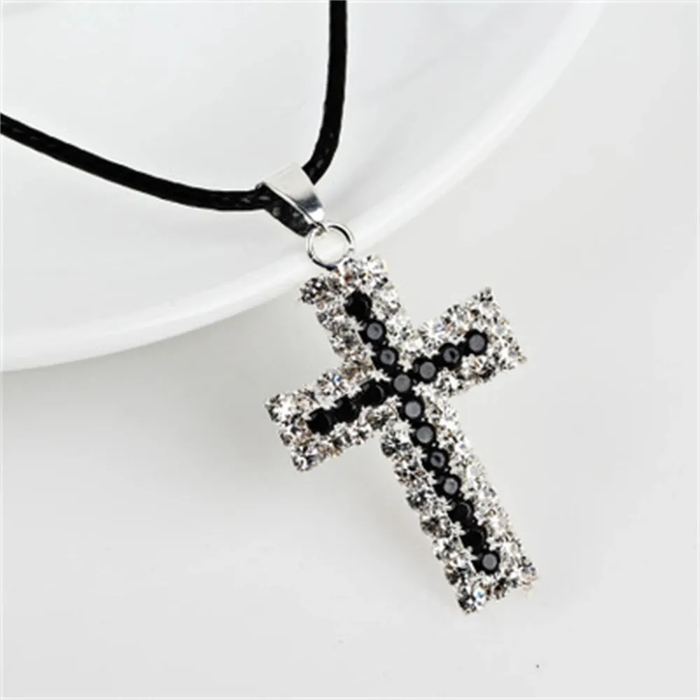 Delicate Women's Hip Hop Cross Pendant Necklace Zircon Chain Bling Necklaces Fine Jewelry Fashion Gift