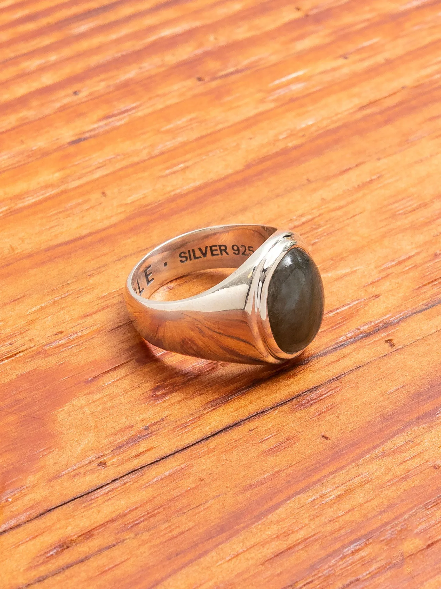 Tommy Signet Ring in Silver/Labradorite